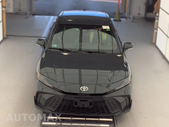 2025 Toyota Camry SE - miniatura 2