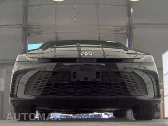 2025 Toyota Camry SE - miniatura 3