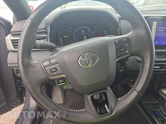 2025 Toyota Camry SE - miniatura 10
