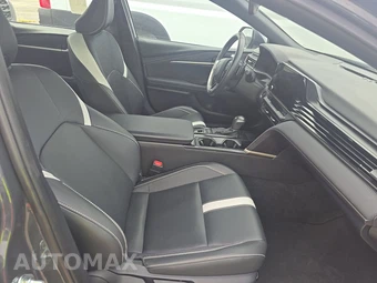 2025 Toyota Camry SE - miniatura 8