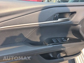 2025 Toyota Camry SE - miniatura 9