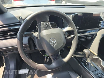 2025 Toyota Camry SE – miniatura 10