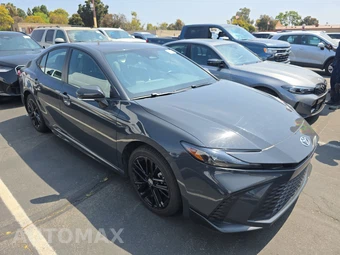 2025 Toyota Camry SE – miniatura 3