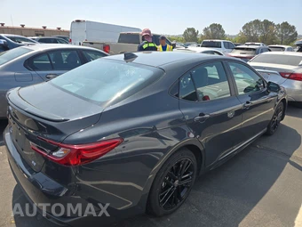 2025 Toyota Camry SE – miniatura 4