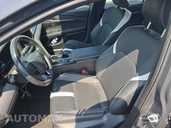 2025 Toyota Camry SE – miniatura 7