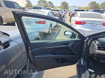 2025 Toyota Camry SE – miniatura 9