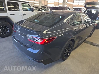 2025 Toyota Camry SE - miniatura 4