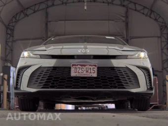 2025 Toyota Camry SE - miniatura 3