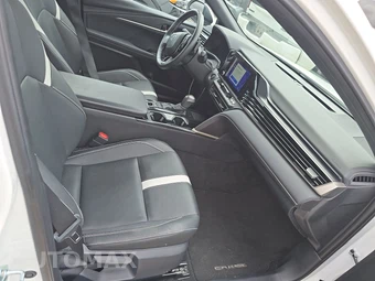 2025 Toyota Camry SE - miniatura 8