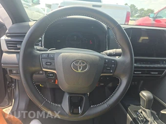 2025 Toyota Camry SE - miniatura 10
