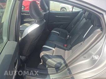 2025 Toyota Camry SE - miniatura 13