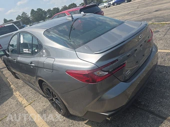 2025 Toyota Camry SE - miniatura 6