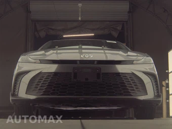 2025 Toyota Camry SE - miniatura 3