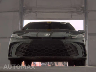 2025 Toyota Camry SE – miniatura 3