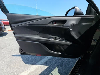 2025 Toyota Camry SE – miniatura 15