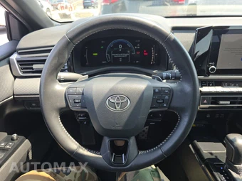 2025 Toyota Camry SE – miniatura 16