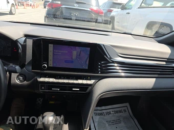 2025 Toyota Camry SE – miniatura 17