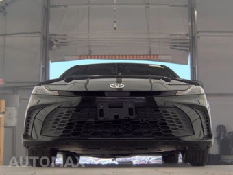 2025 Toyota Camry SE – miniatura 3
