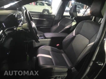 2025 Toyota Camry SE – miniatura 13