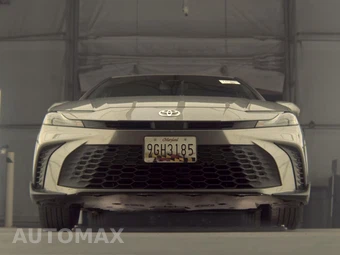 2025 Toyota Camry SE – miniatura 3