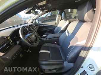 2025 Toyota Camry SE – miniatura 13