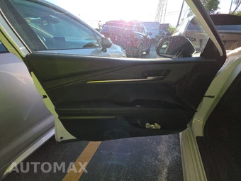 2025 Toyota Camry SE – miniatura 15