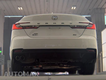 2025 Toyota Camry SE – miniatura 7