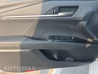 2025 Toyota Camry SE - miniatura 15