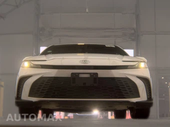 2025 Toyota Camry SE - miniatura 3