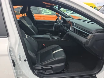 2025 Toyota Camry SE - miniatura 14
