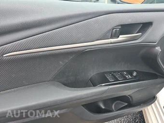2025 Toyota Camry SE - miniatura 15