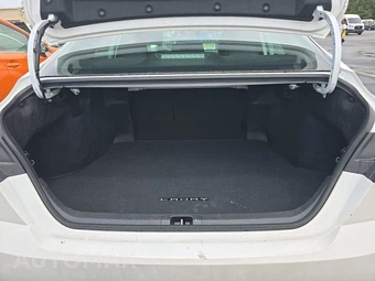 2025 Toyota Camry SE - miniatura 23