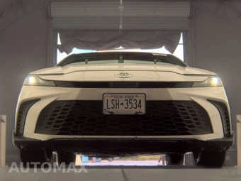 2025 Toyota Camry SE - miniatura 3