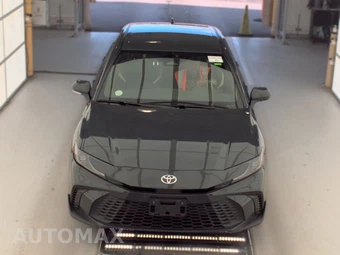 2025 Toyota Camry SE – miniatura 2