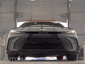 2025 Toyota Camry SE – miniatura 3