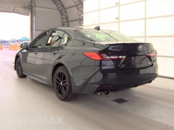 2025 Toyota Camry SE – miniatura 8