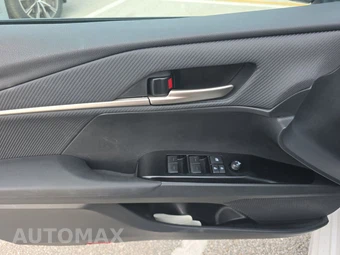 2025 Toyota Camry SE - miniatura 15