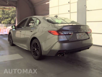 2025 Toyota Camry SE - miniatura 8