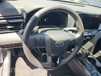 2025 Toyota Camry SE - miniatura 10