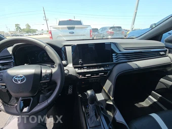 2025 Toyota Camry SE - miniatura 11