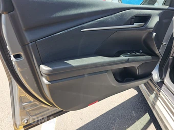 2025 Toyota Camry SE - miniatura 9