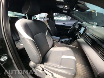 2025 Toyota Camry SE - miniatura 18
