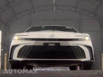 2025 Toyota Camry SE - miniatura 3