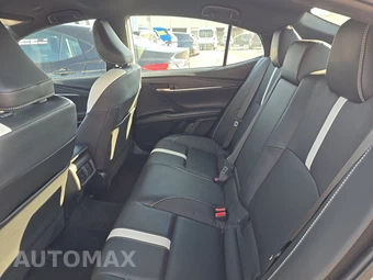 2025 Toyota Camry SE - miniatura 18