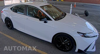 2025 Toyota Camry SE - miniatura 3
