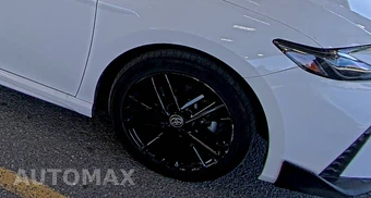 2025 Toyota Camry SE - miniatura 8