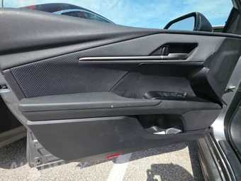 2025 Toyota Camry SE - miniatura 15