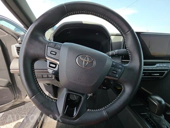 2025 Toyota Camry SE - miniatura 16