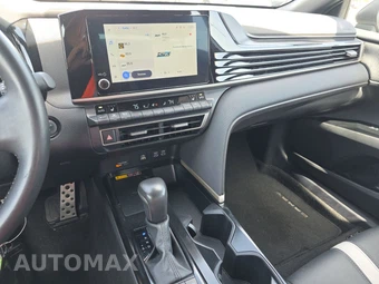 2025 Toyota Camry SE - miniatura 17