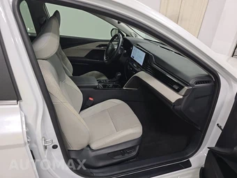 2025 Toyota Camry XLE - miniatura 8